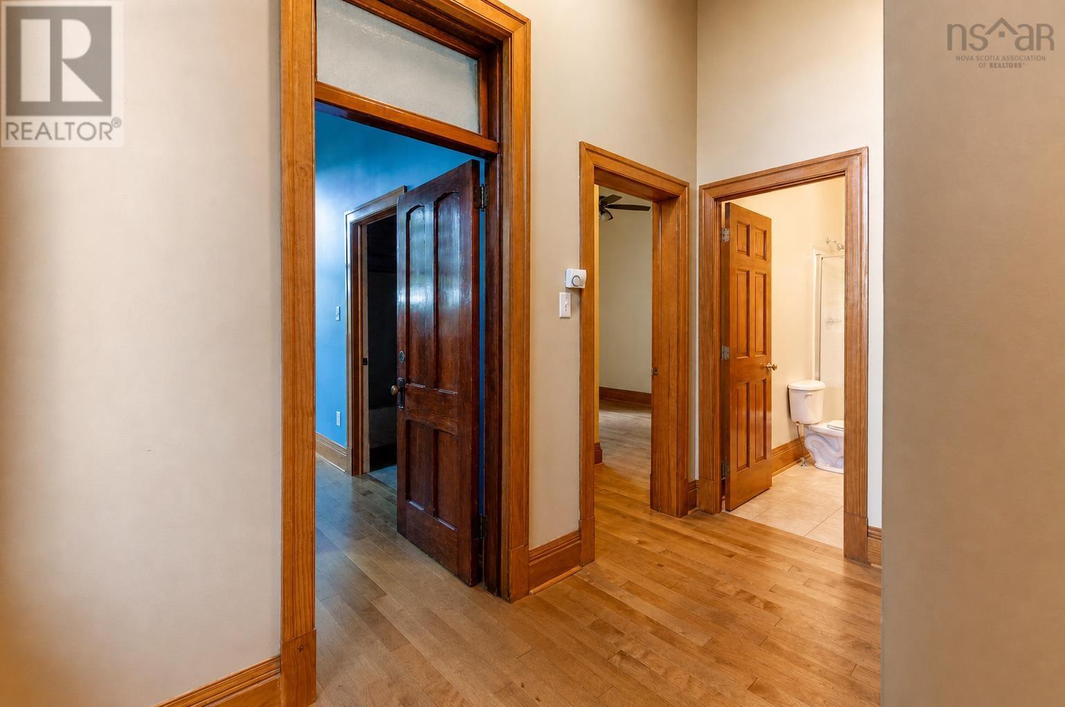 101 5355 Russell Property Photo 17