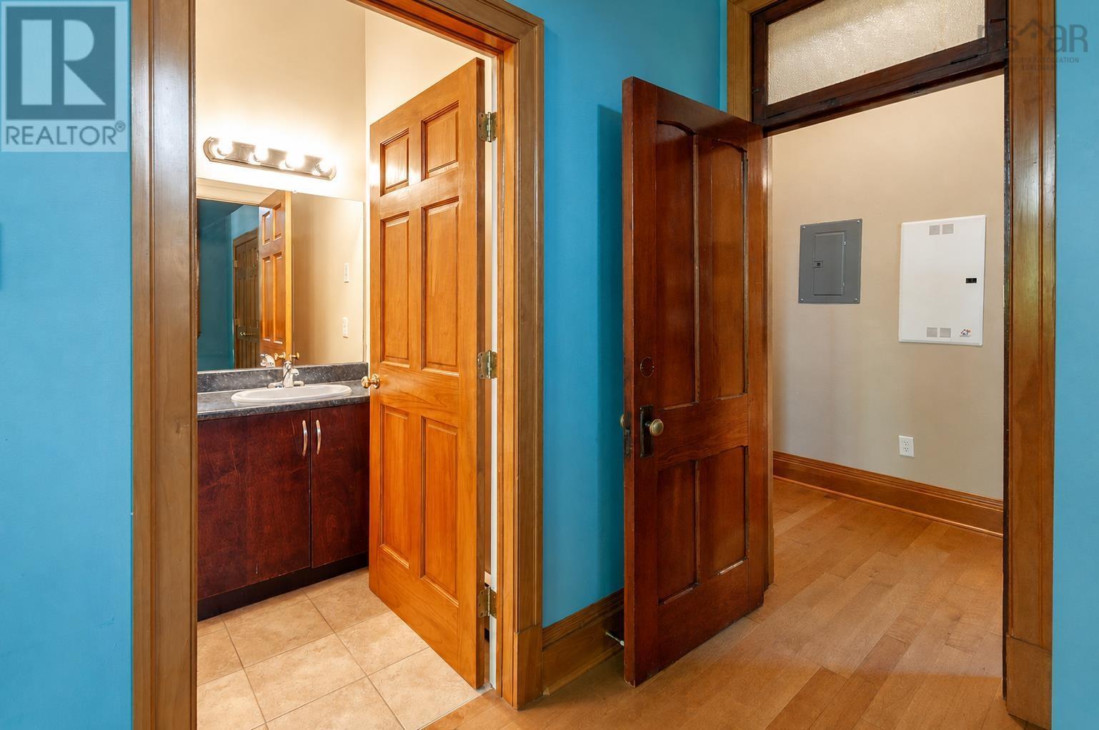 101 5355 Russell Property Photo 21
