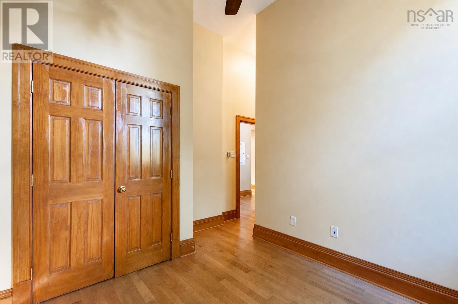 101 5355 Russell Property Photo 23