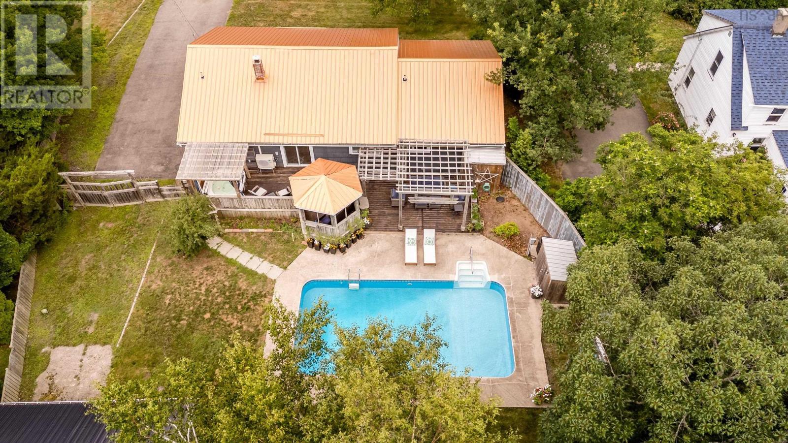 426 Granville Street E Property Photo 1