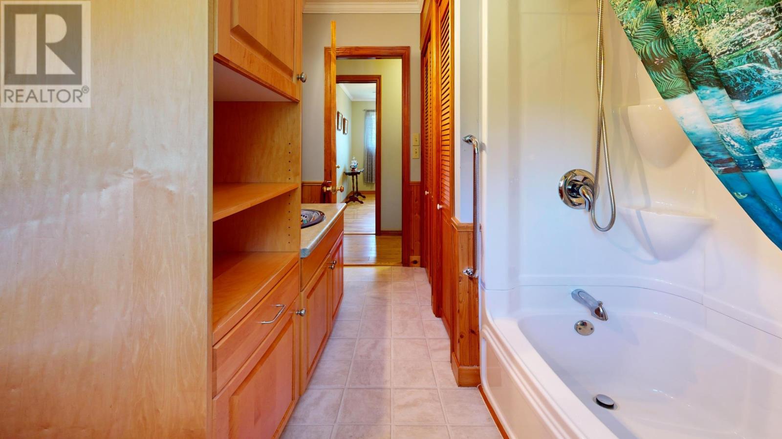 56 North Side Road Property Photo 11
