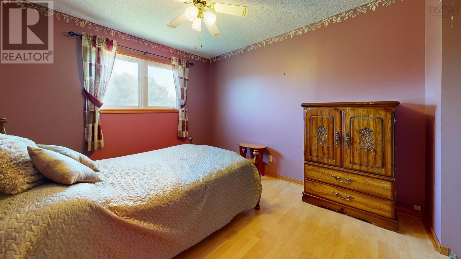 56 North Side Road Property Photo 14