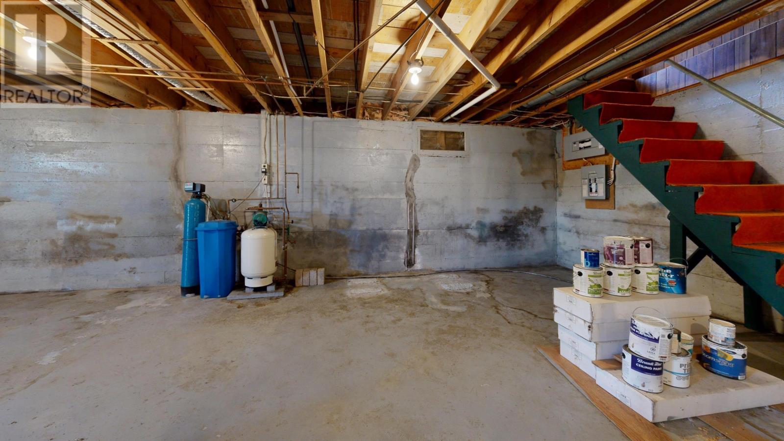 56 North Side Road Property Photo 17