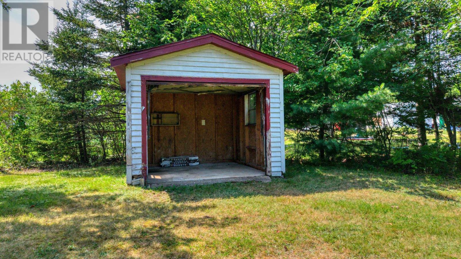 56 North Side Road Property Photo 23