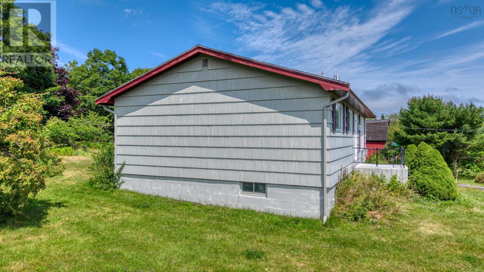 56 North Side Road Property Photo 32
