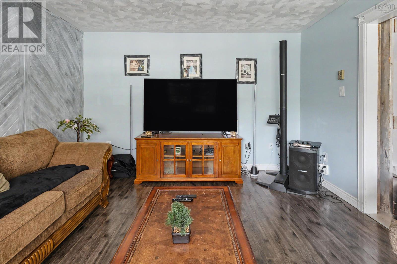 27 Greenridge Drive Property Photo 8