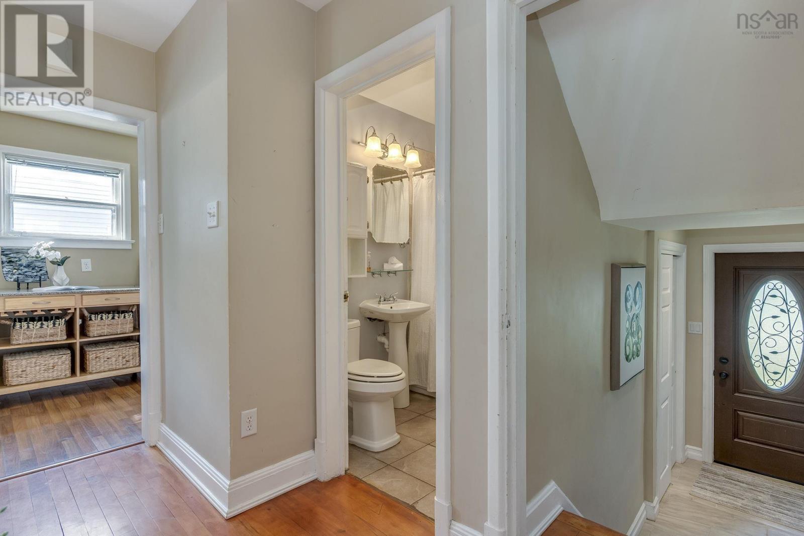 2821 Ralph Devlin Drive Property Photo 5
