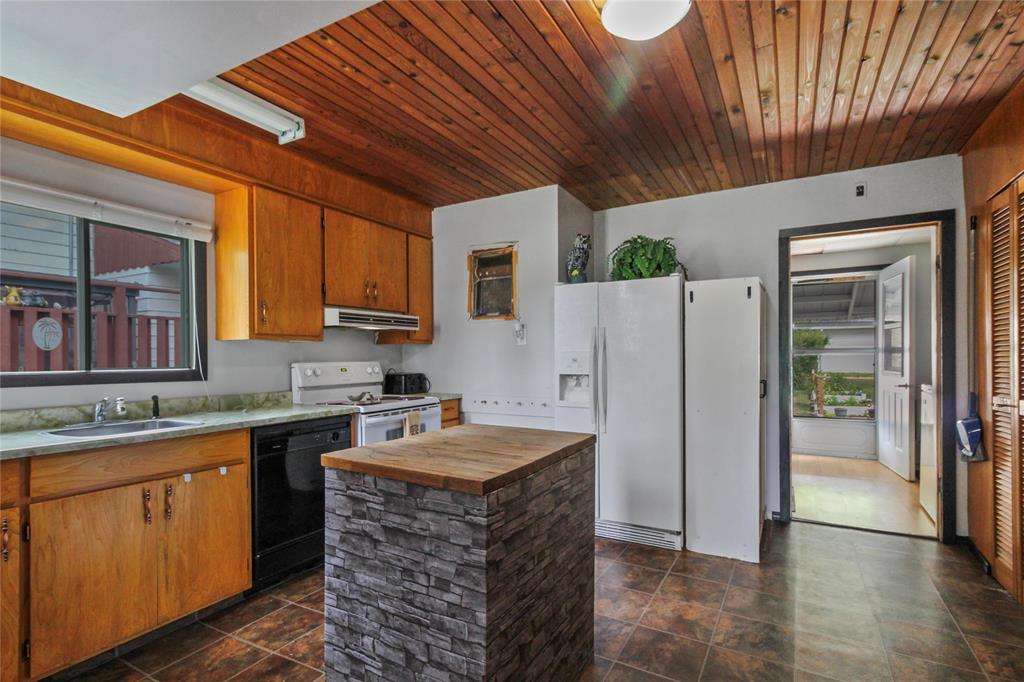 61 First Street N Property Photo 3
