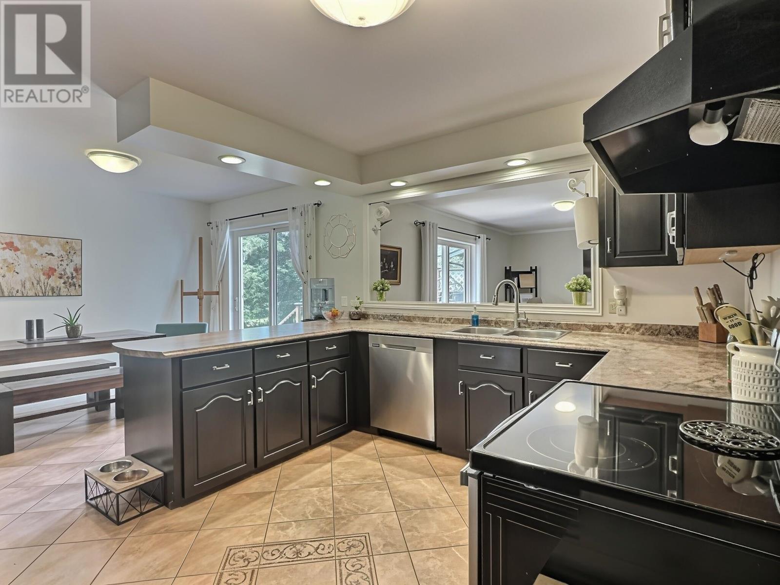 52 Regency Point Drive Property Photo 2