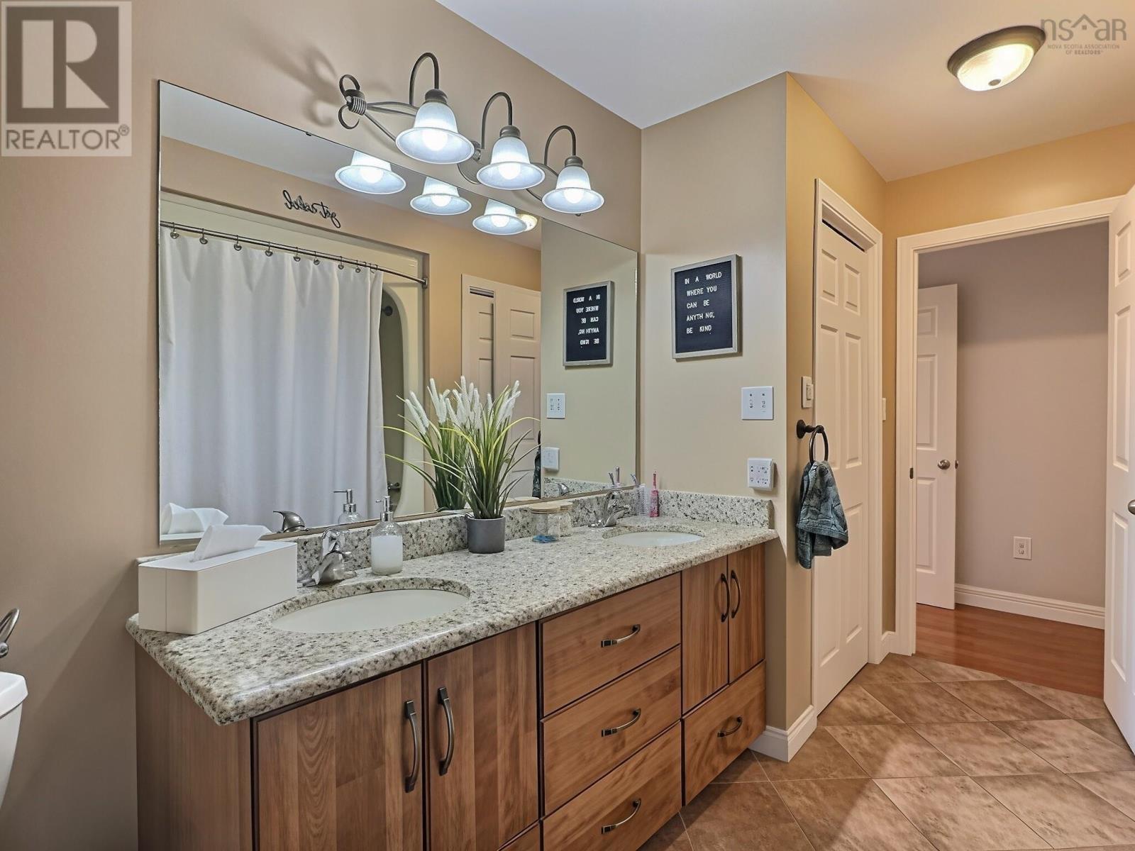 52 Regency Point Drive Property Photo 11