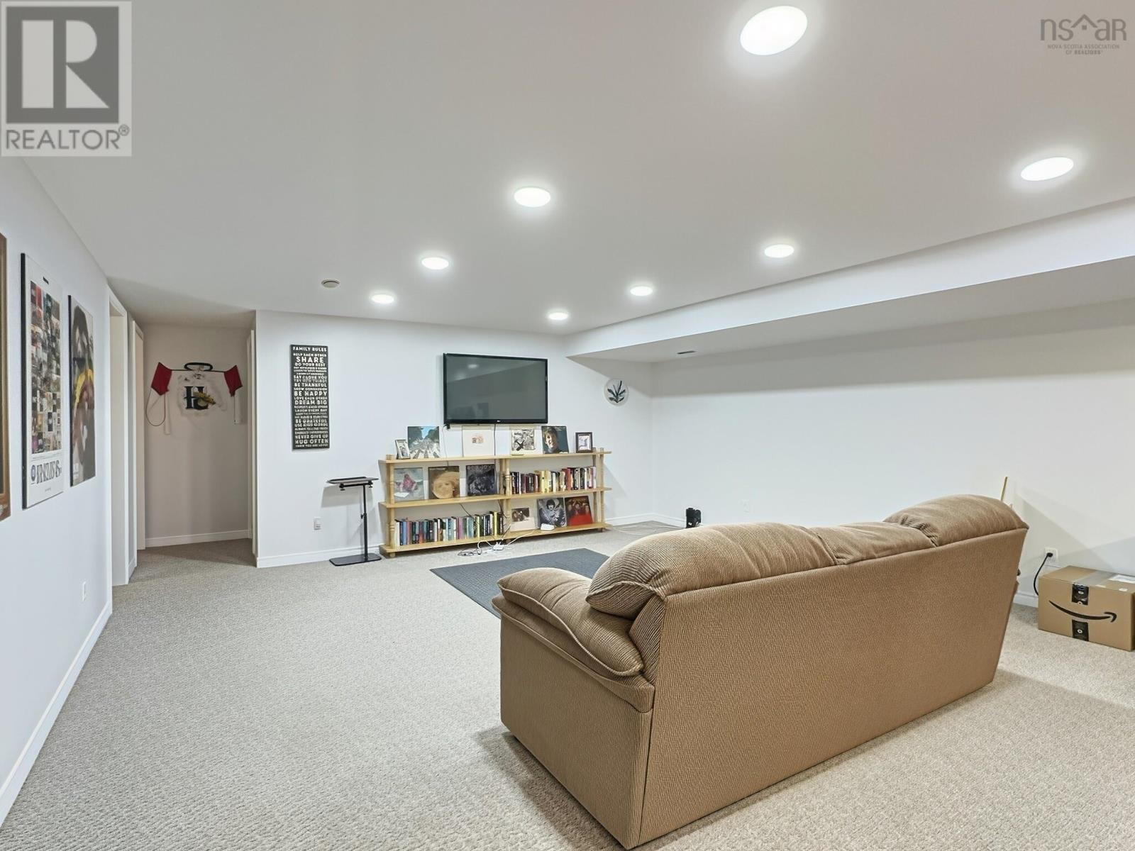 52 Regency Point Drive Property Photo 16