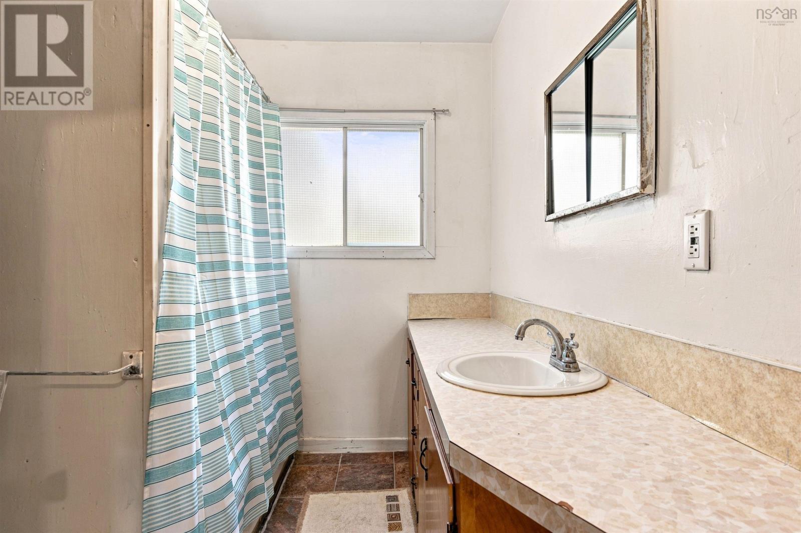 920 King Street Property Photo 7