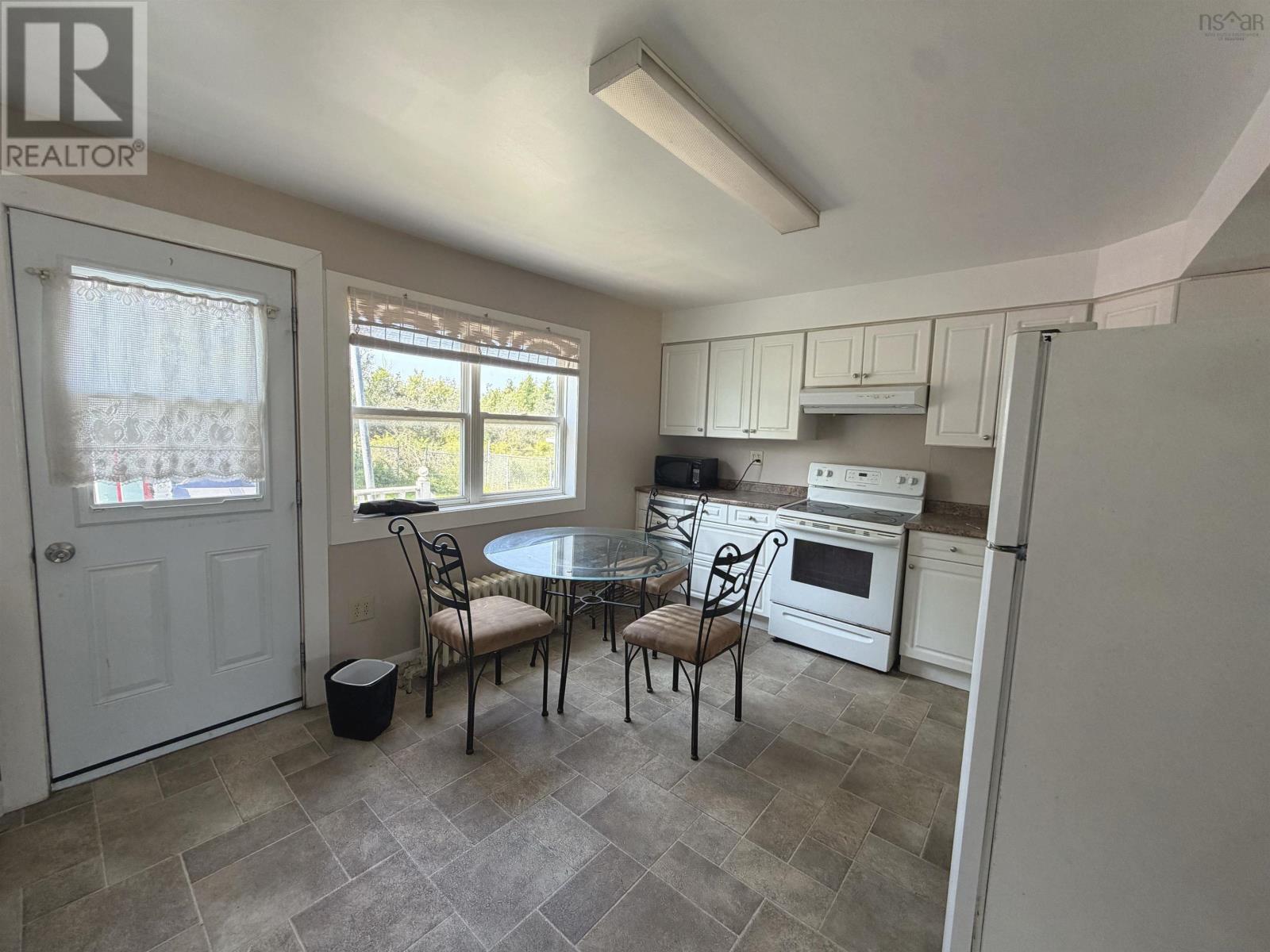 272 King Edward Street Property Photo 3