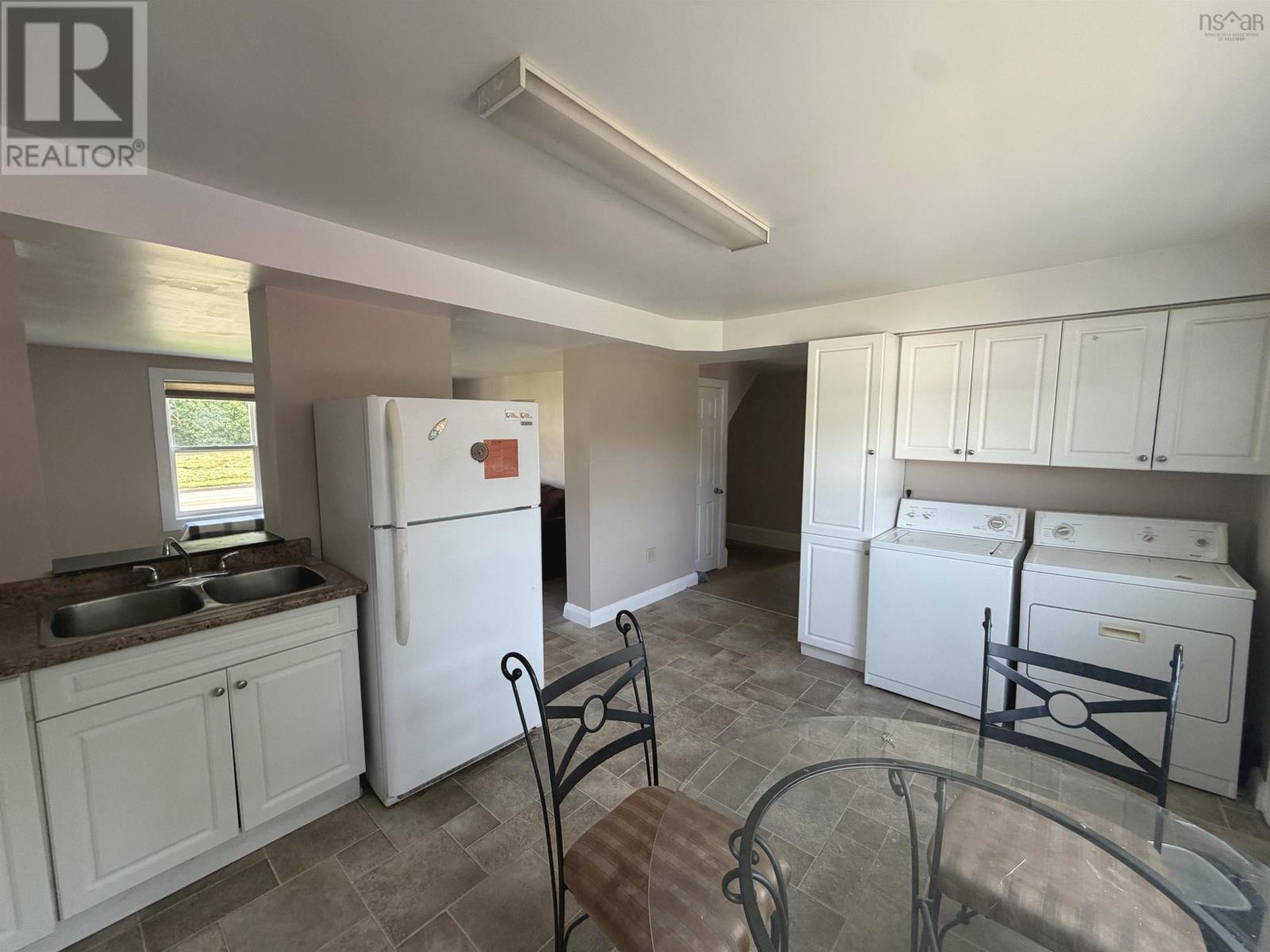 272 King Edward Street Property Photo 4