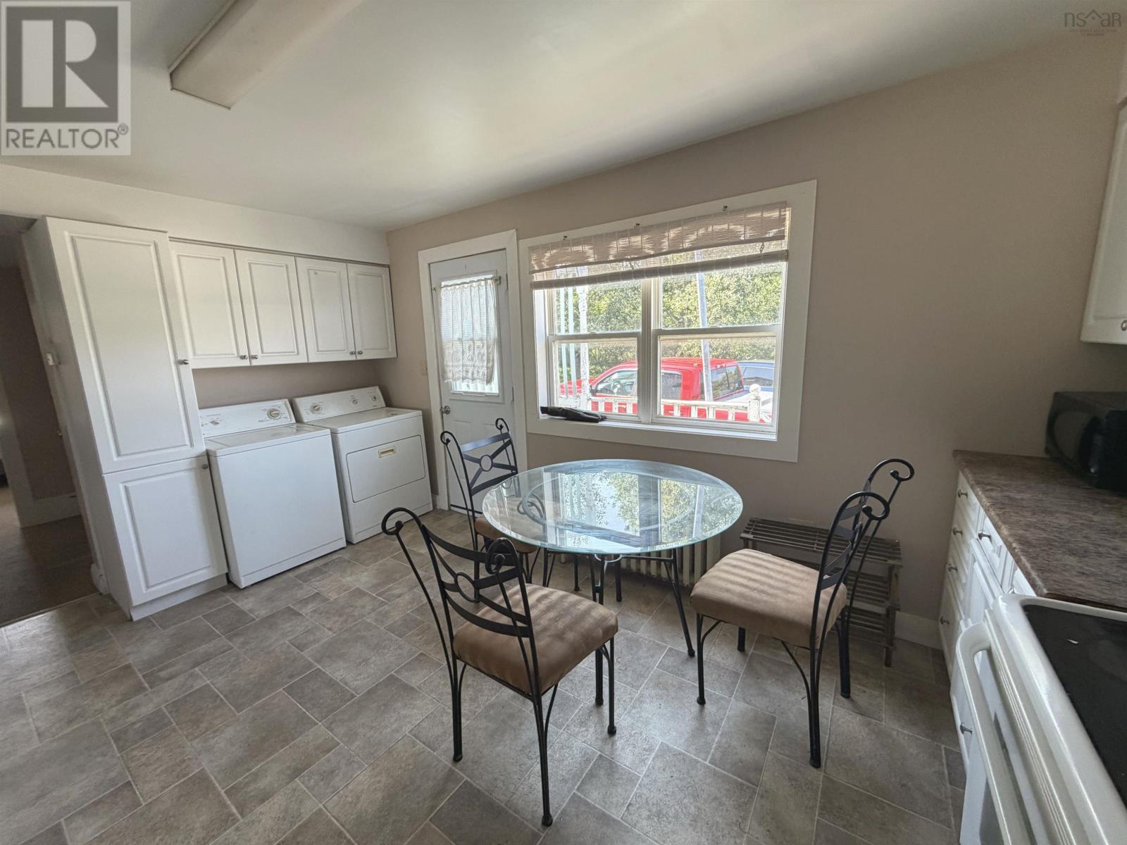 272 King Edward Street Property Photo 5