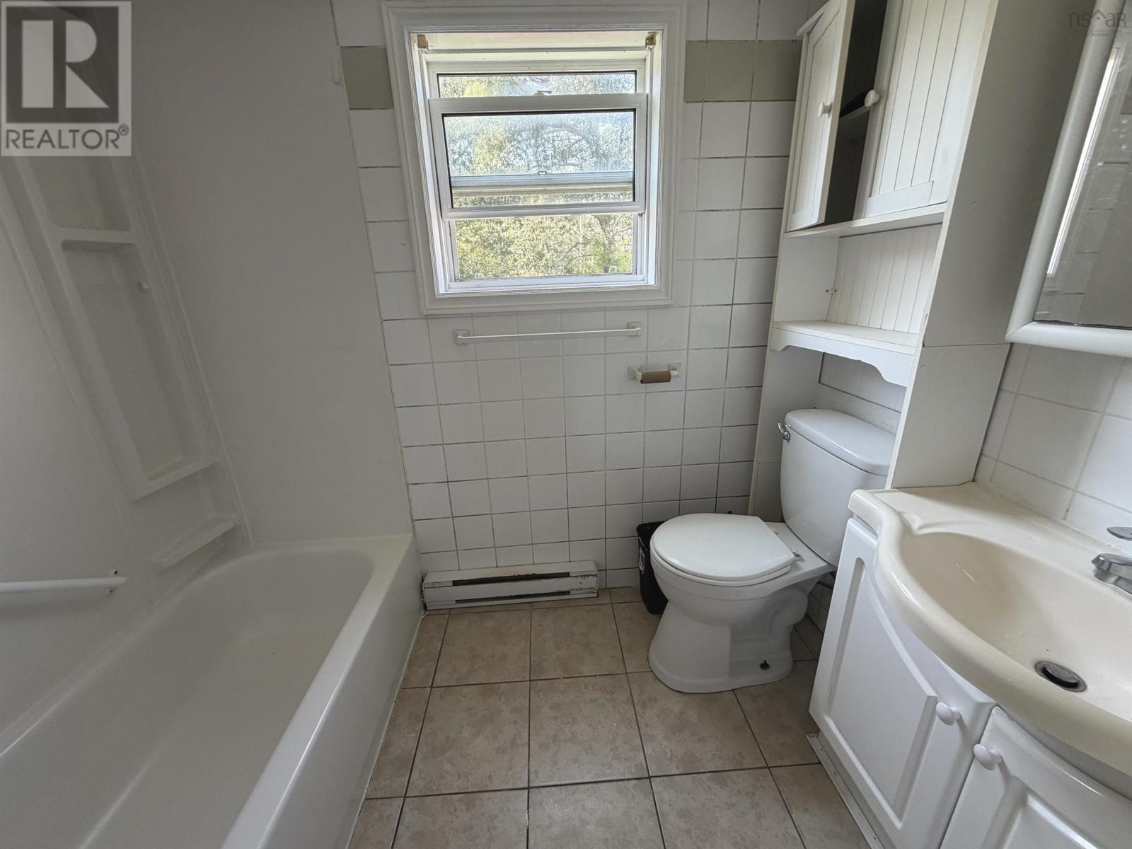 272 King Edward Street Property Photo 9