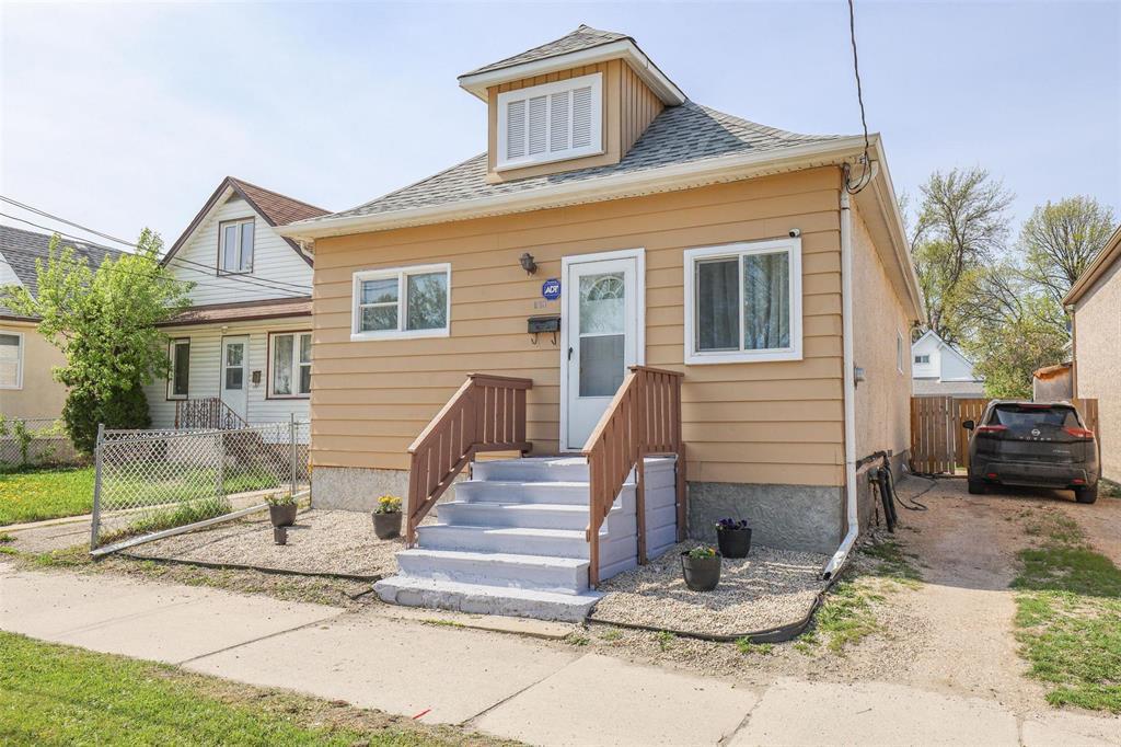628 Burrows Avenue Property Photo 1