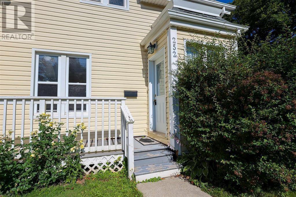 250-252 Central Street Property Photo 28