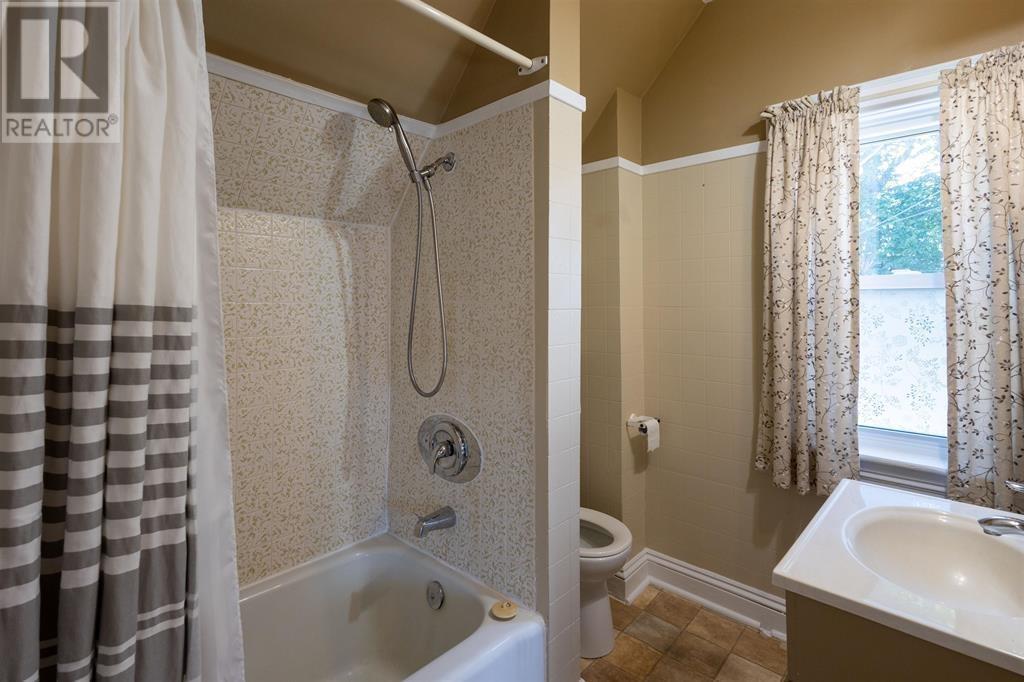 250-252 Central Street Property Photo 37