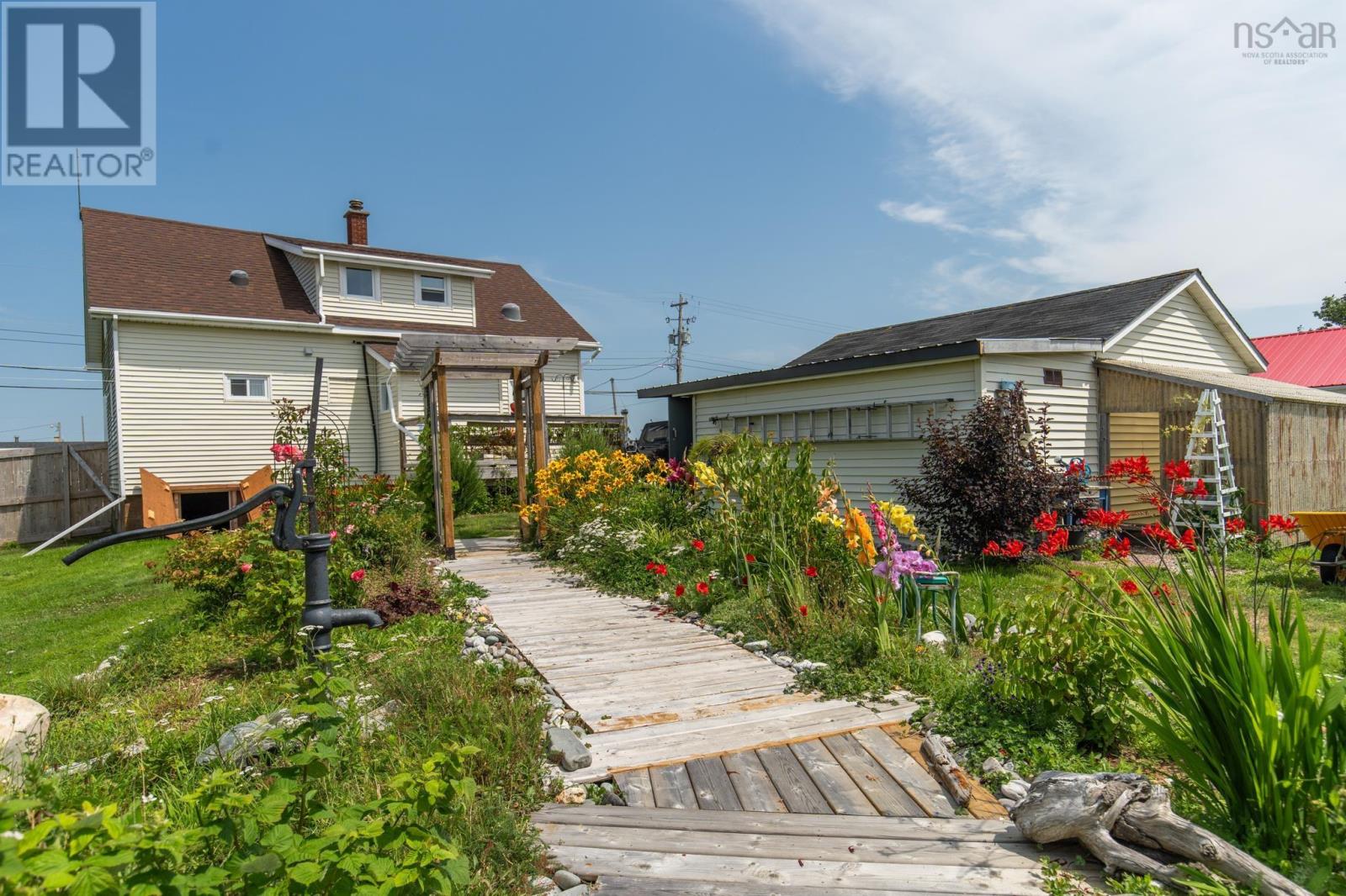 3304 Main Shore Road Property Photo 7