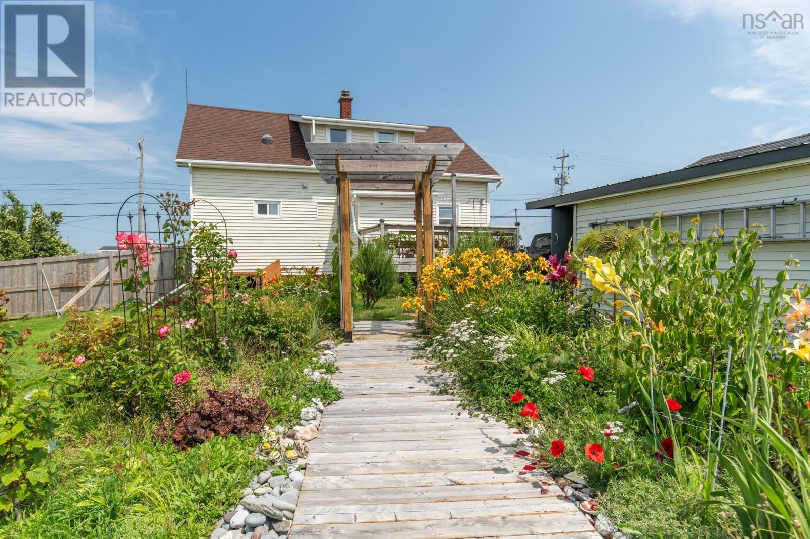3304 Main Shore Road Property Photo 8