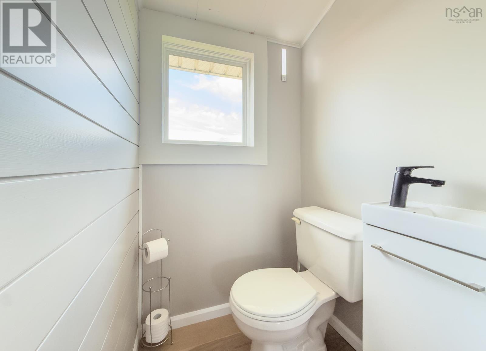 3304 Main Shore Road Property Photo 32