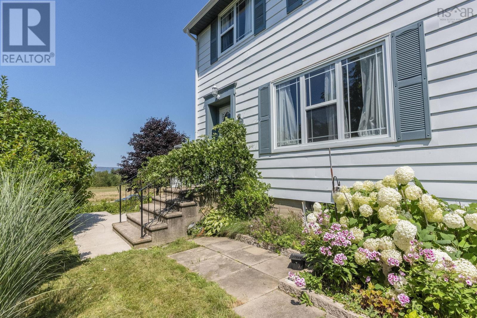 122 Cote Des Neiges Road