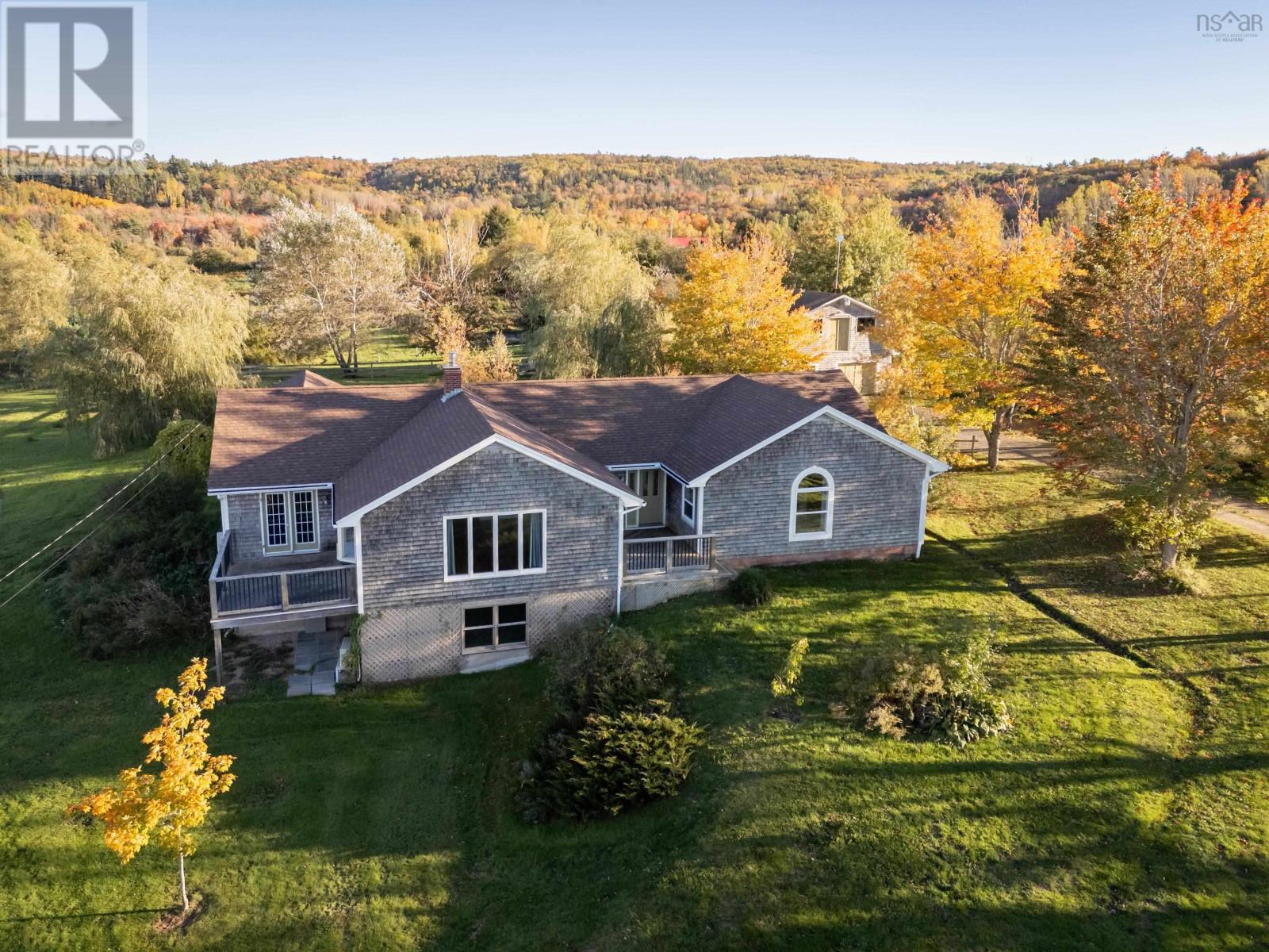 2632 Highway 201 Property Photo 1