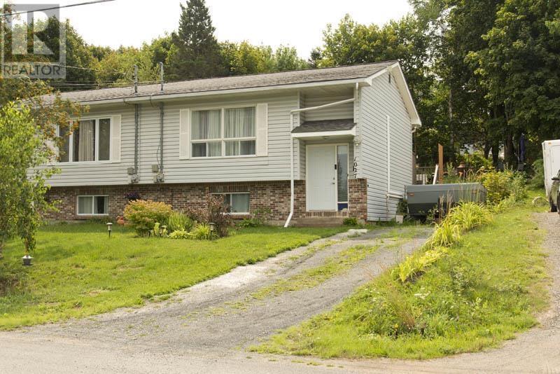 1027 Marie Crescent Property Photo 1