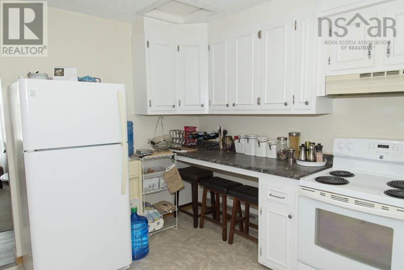 1027 Marie Crescent Property Photo 6