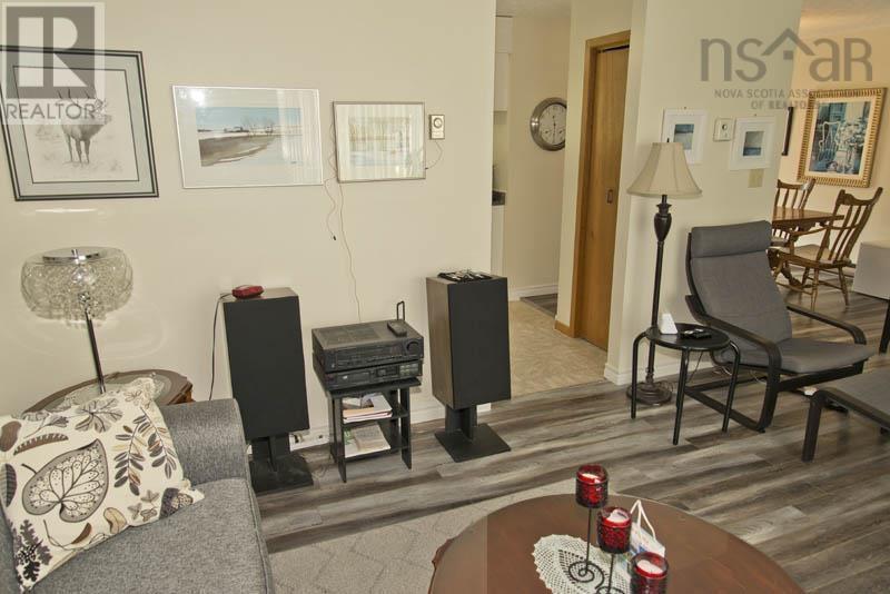 1027 Marie Crescent Property Photo 11
