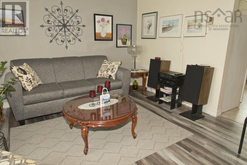 1027 Marie Crescent Property Photo 12