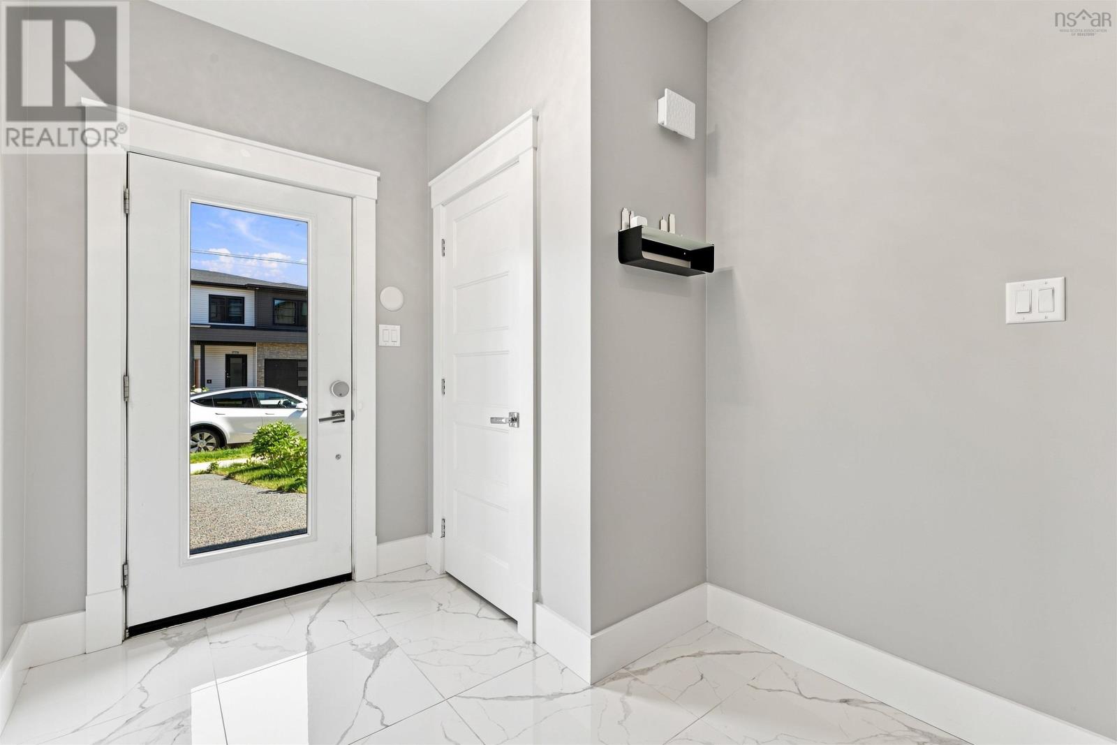46 Grenoble Court Property Photo 4