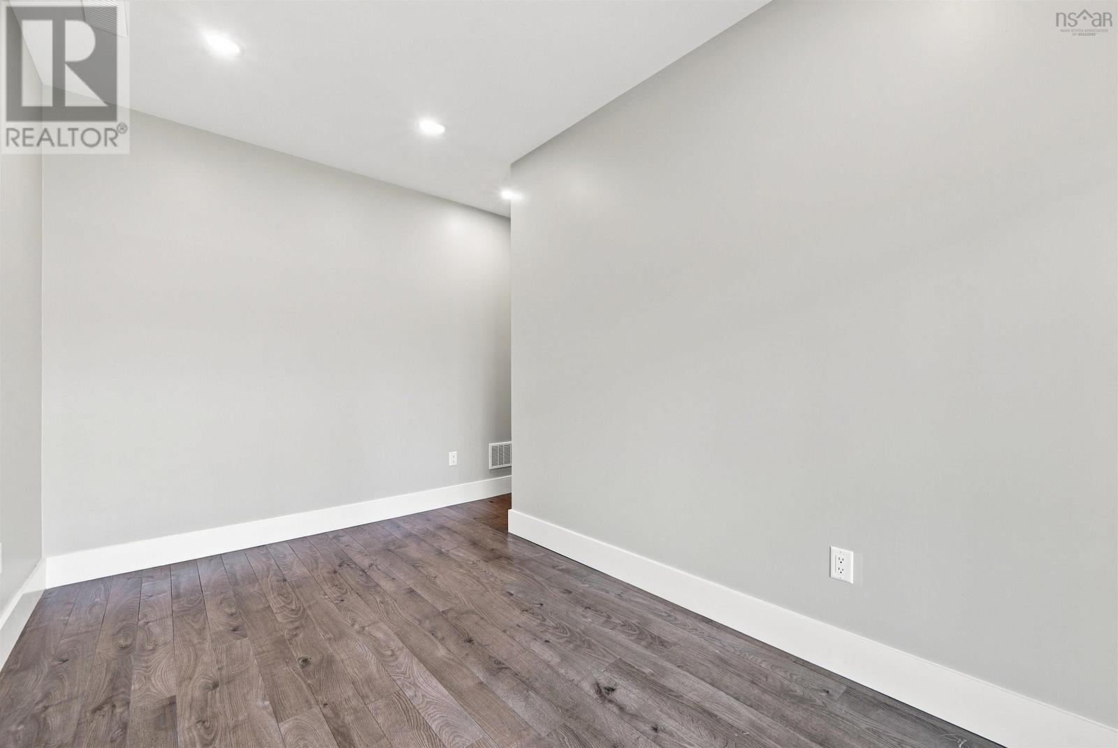 46 Grenoble Court Property Photo 10