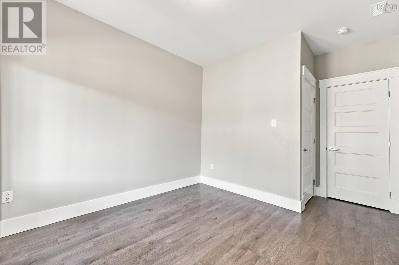 46 Grenoble Court Property Photo 13