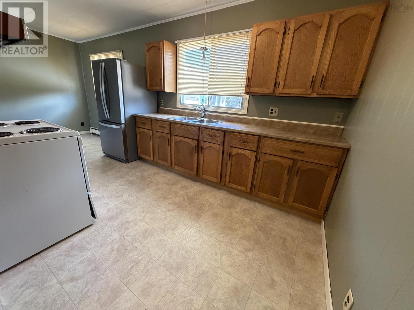 23596 Highway 7 Property Photo 6