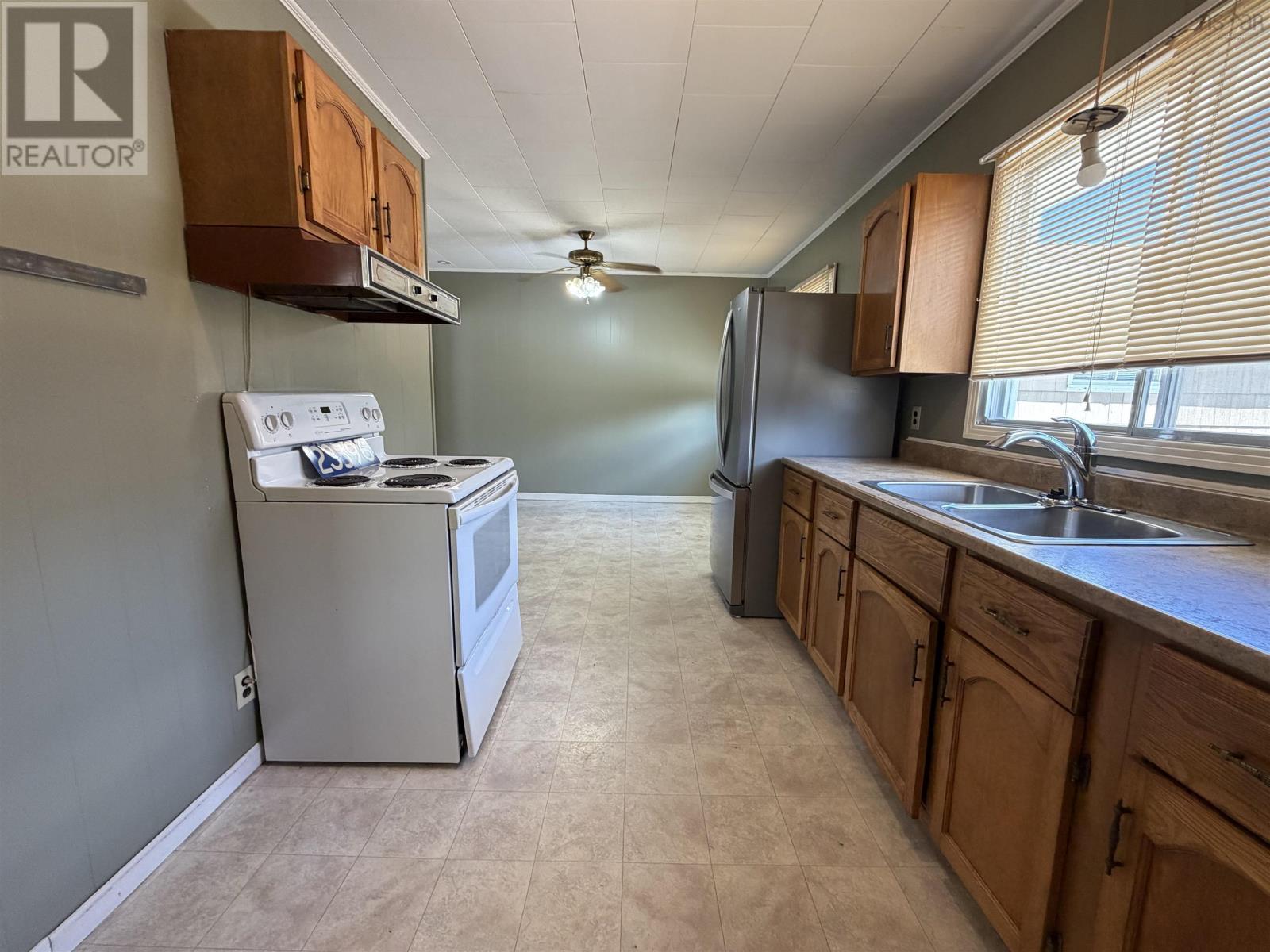 23596 Highway 7 Property Photo 7