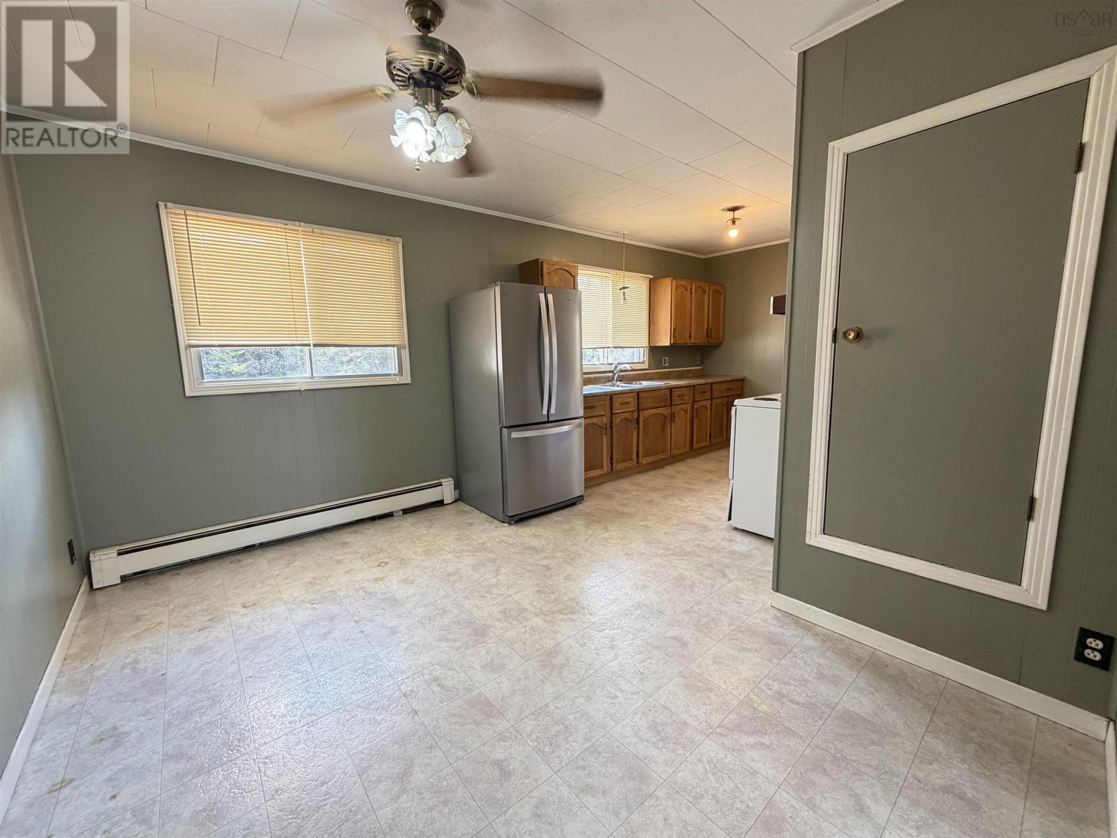 23596 Highway 7 Property Photo 12