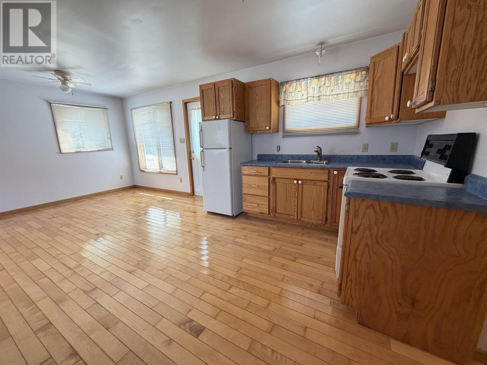 23596 Highway 7 Property Photo 31