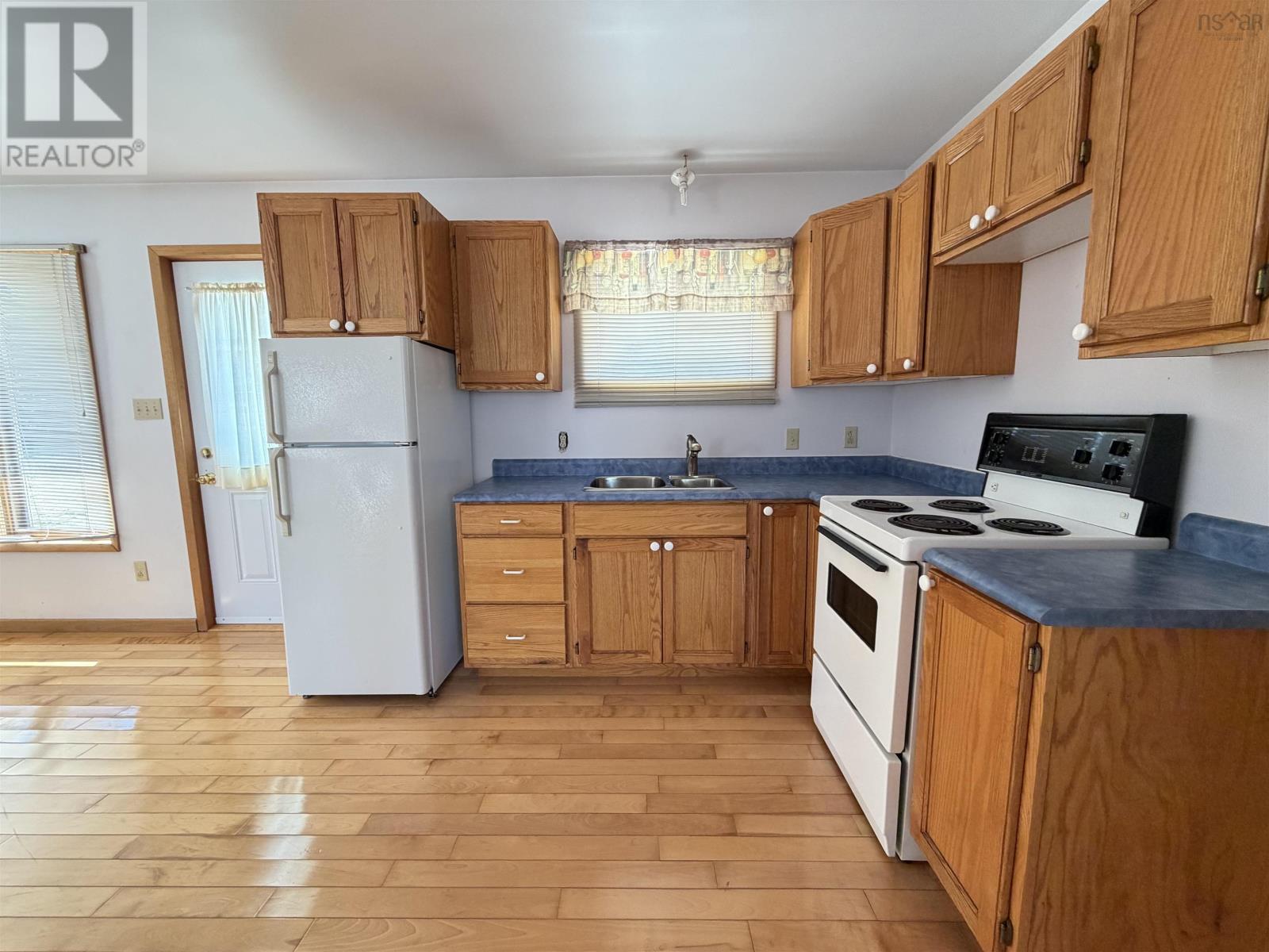 23596 Highway 7 Property Photo 32