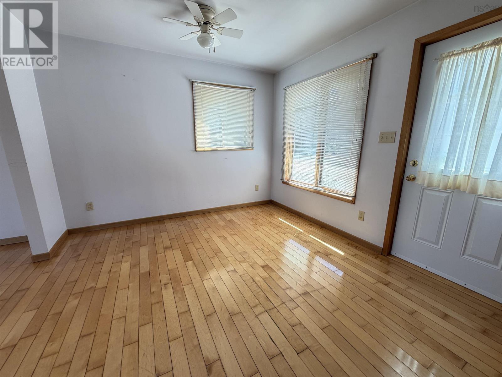 23596 Highway 7 Property Photo 33