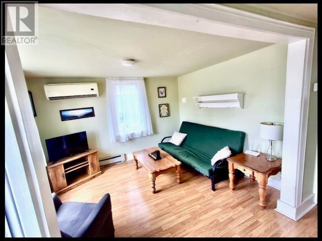 193 Borden Avenue Property Photo 5