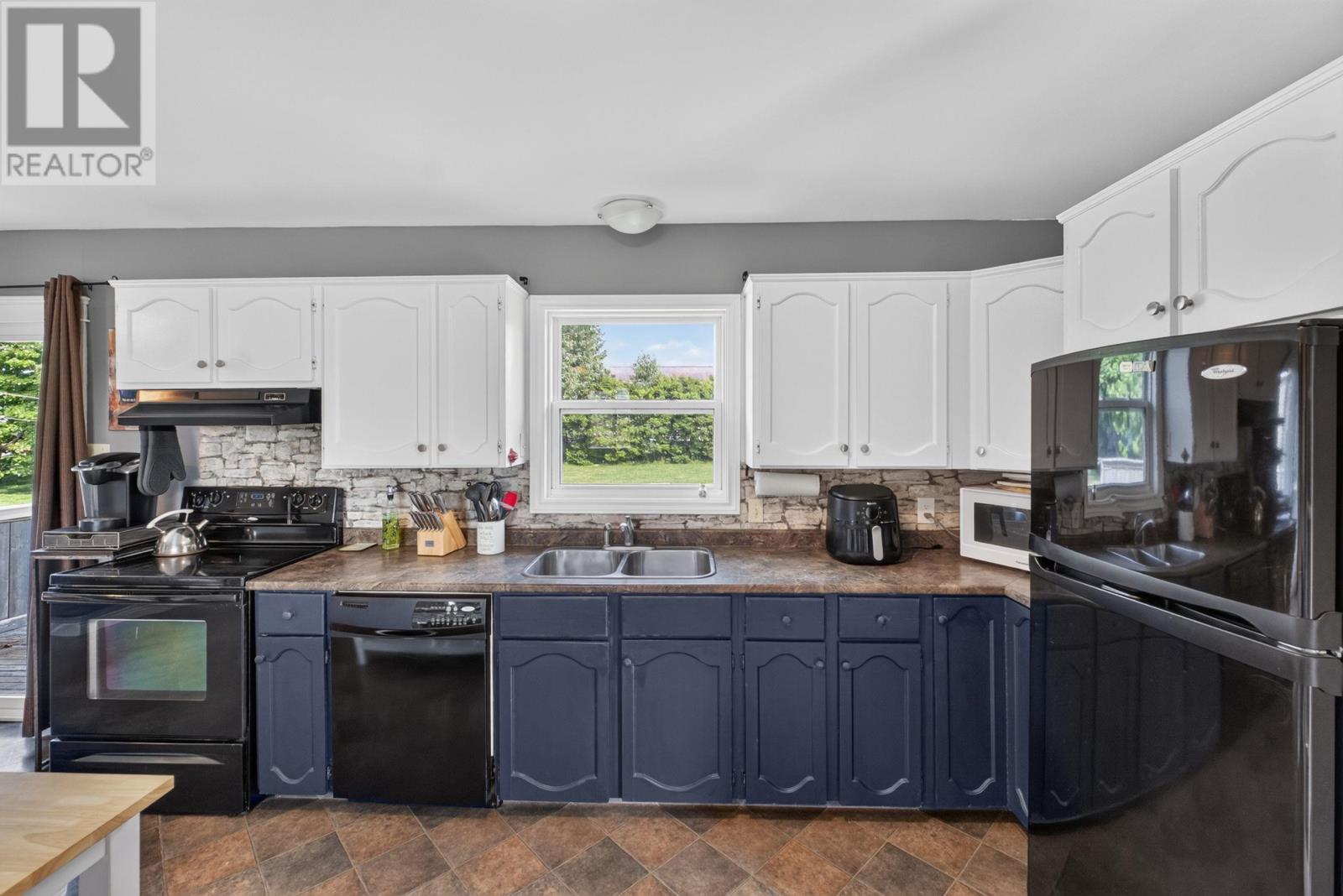385 Macewen Road Property Photo 17