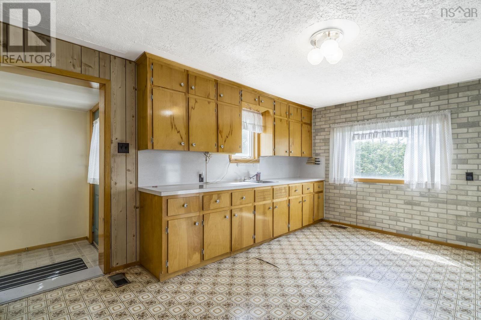 6016 Highway 354 Property Photo 9