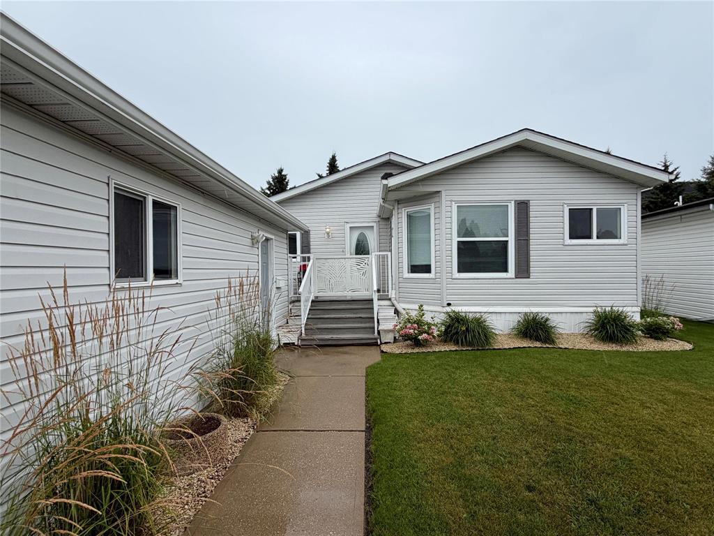 78 Goldfinch Crescent Property Photo 2