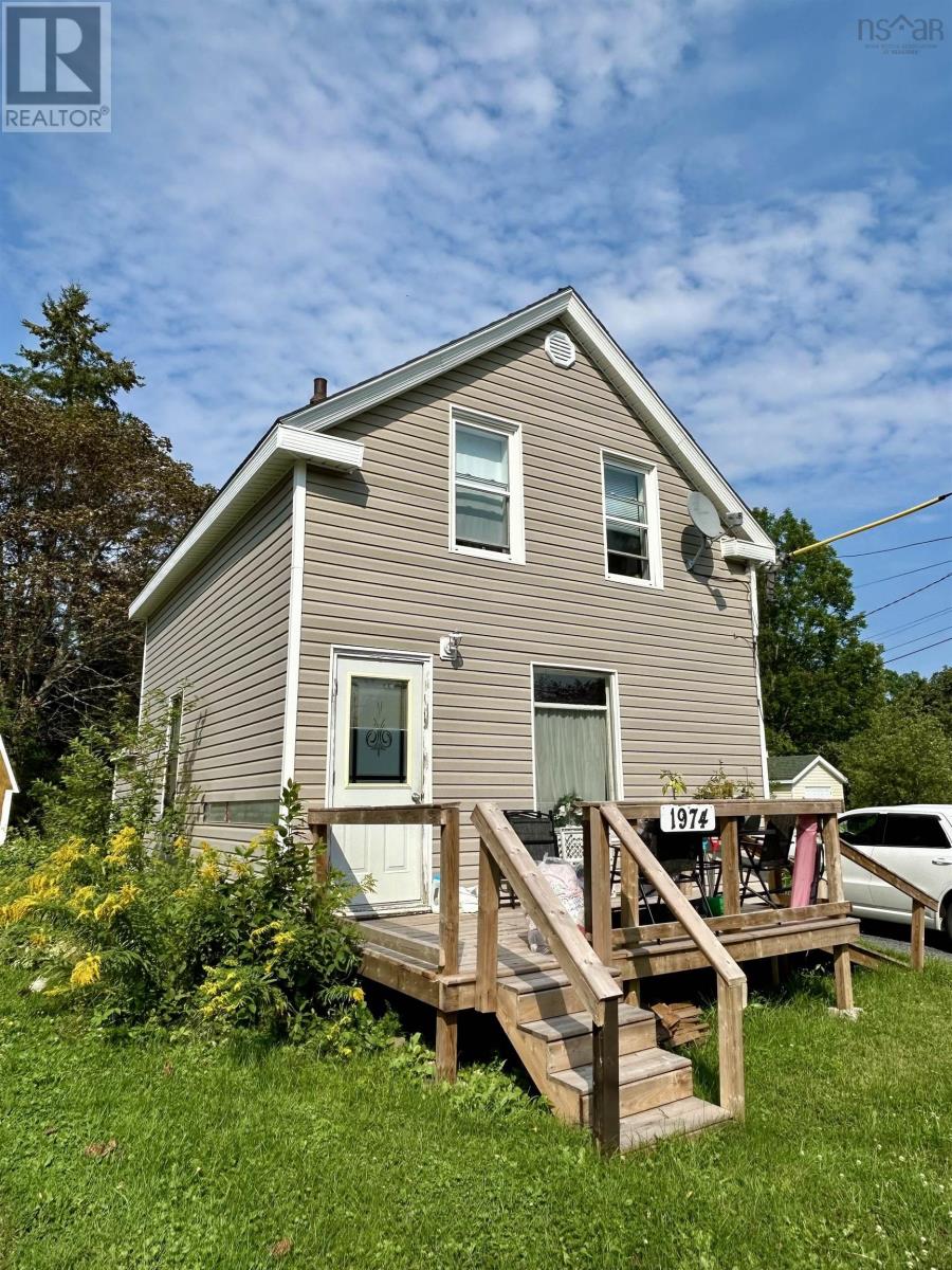 1974 College Street Property Photo 1