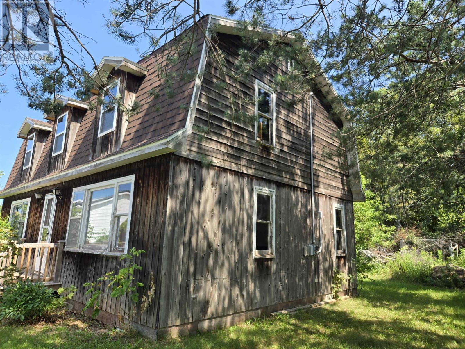 60 Dufferin Street Property Photo 2