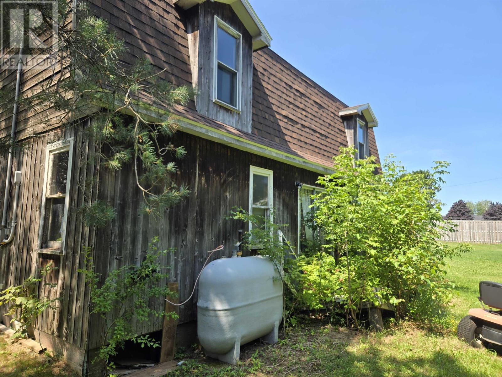 60 Dufferin Street Property Photo 3