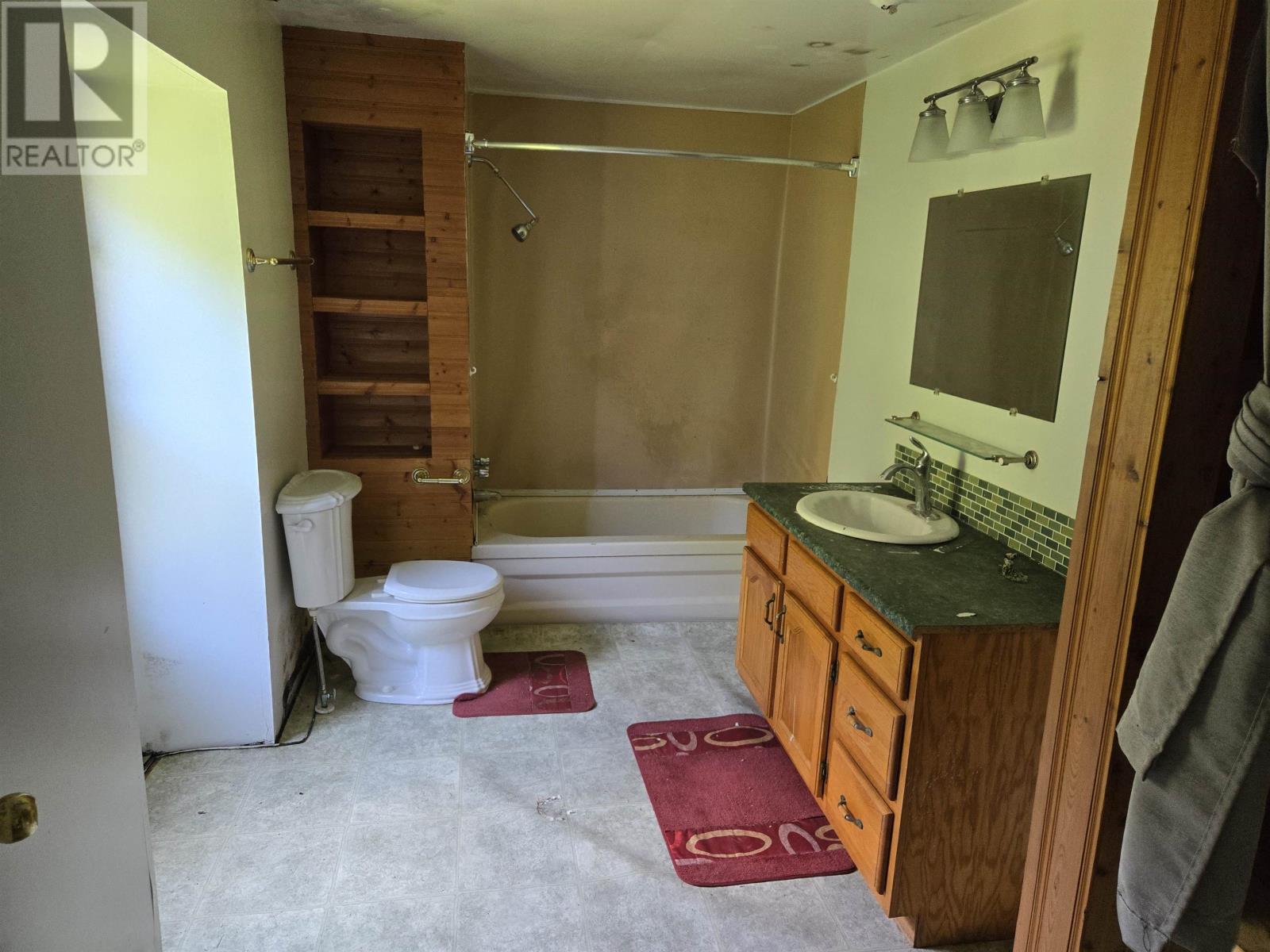 60 Dufferin Street Property Photo 15