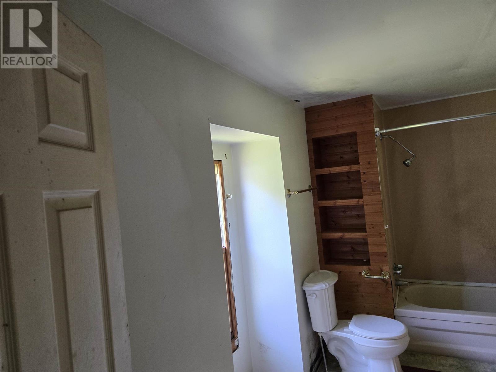 60 Dufferin Street Property Photo 17